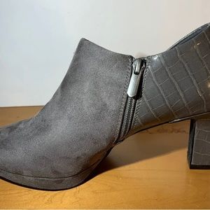 XAPPEAL Ayla - Women's Low Cut Heeled Suede Ankle Boots Gray. New Size 8